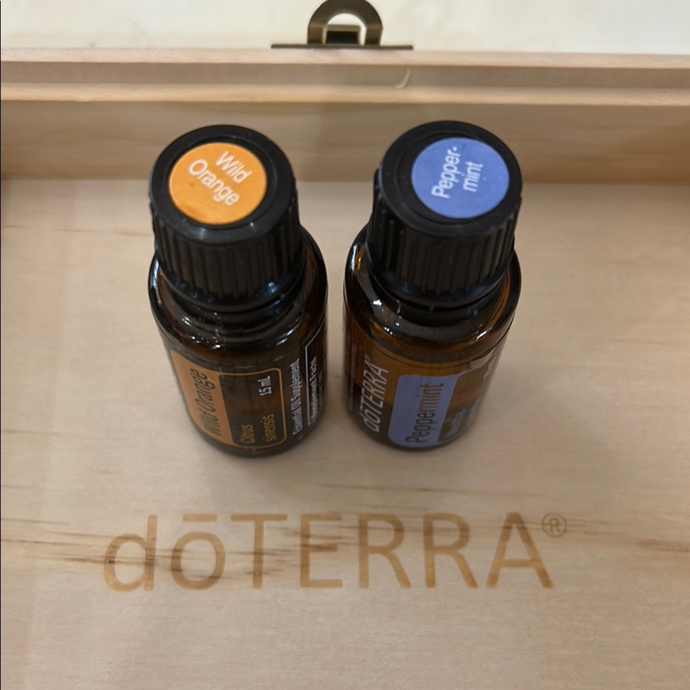 doTERRA Wild Orange & Peppermint Oils (pair). + free samples